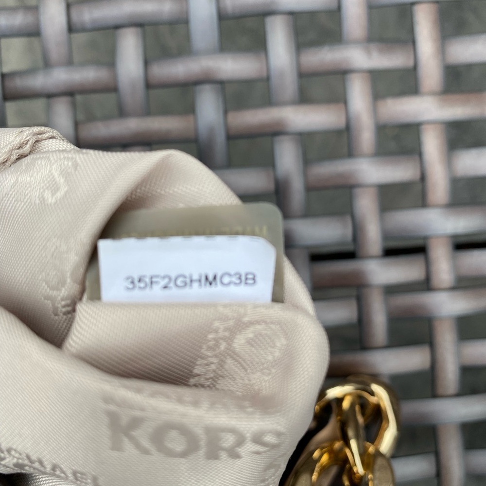 Michael Kors Crossbody bag. - Picture 3 of 11